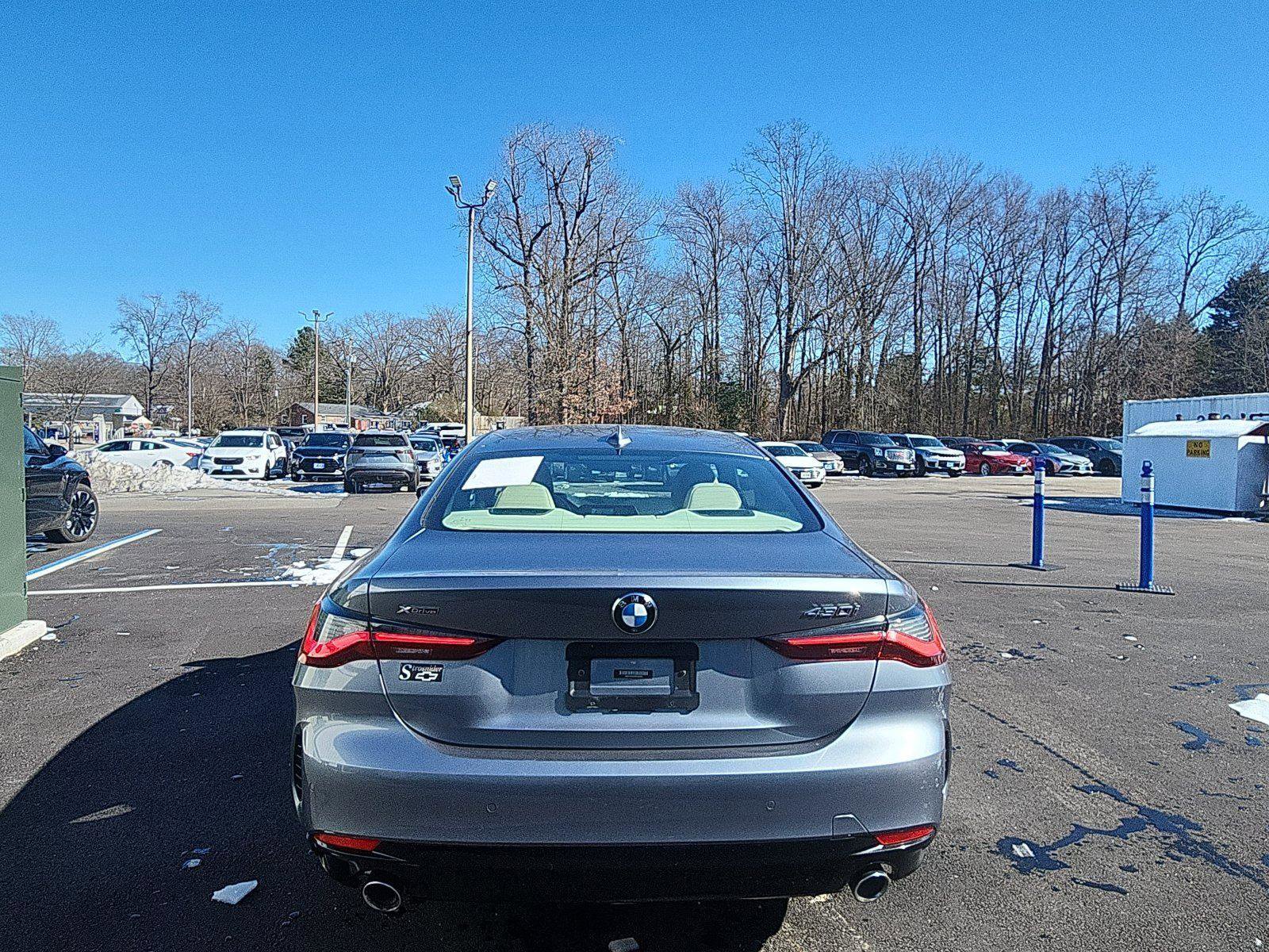 Used 2021 BMW 430i xDrive Coupe w/ Premium Package image 4