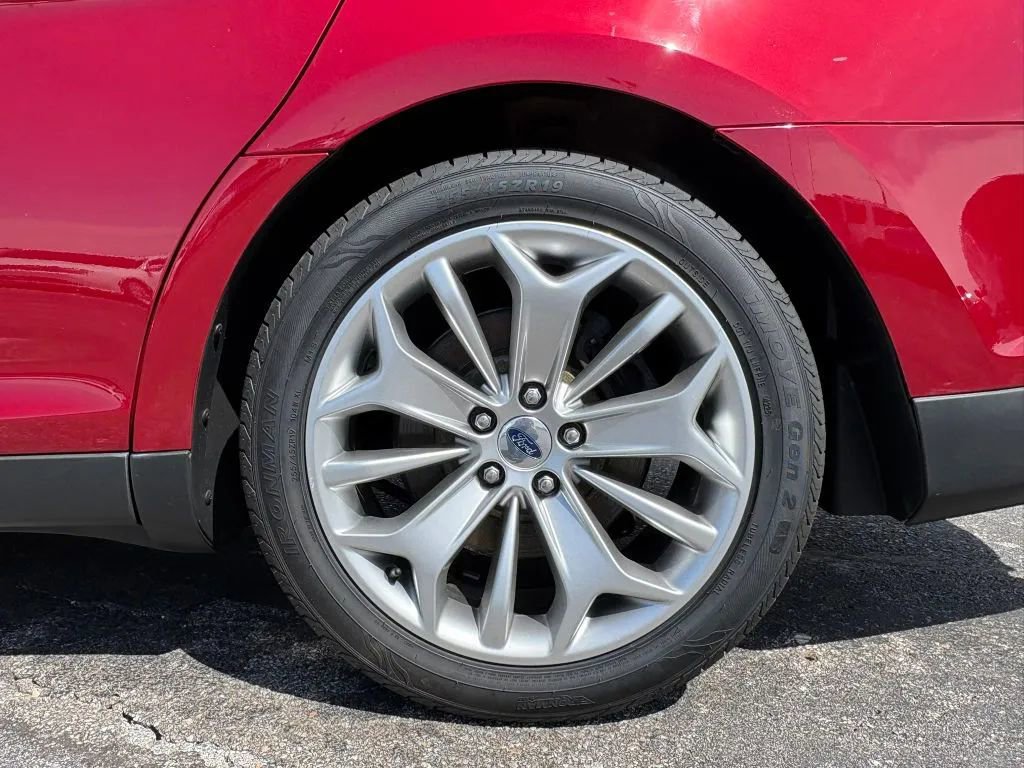 Used 2017 Ford Taurus Limited FWD image 29