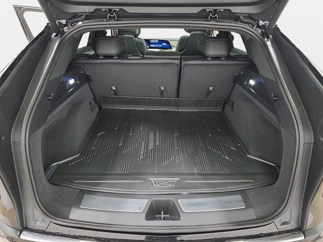 New 2026 Cadillac Lyriq Luxury w/ LPO, Floor Liner Package AWD/4WD image 32