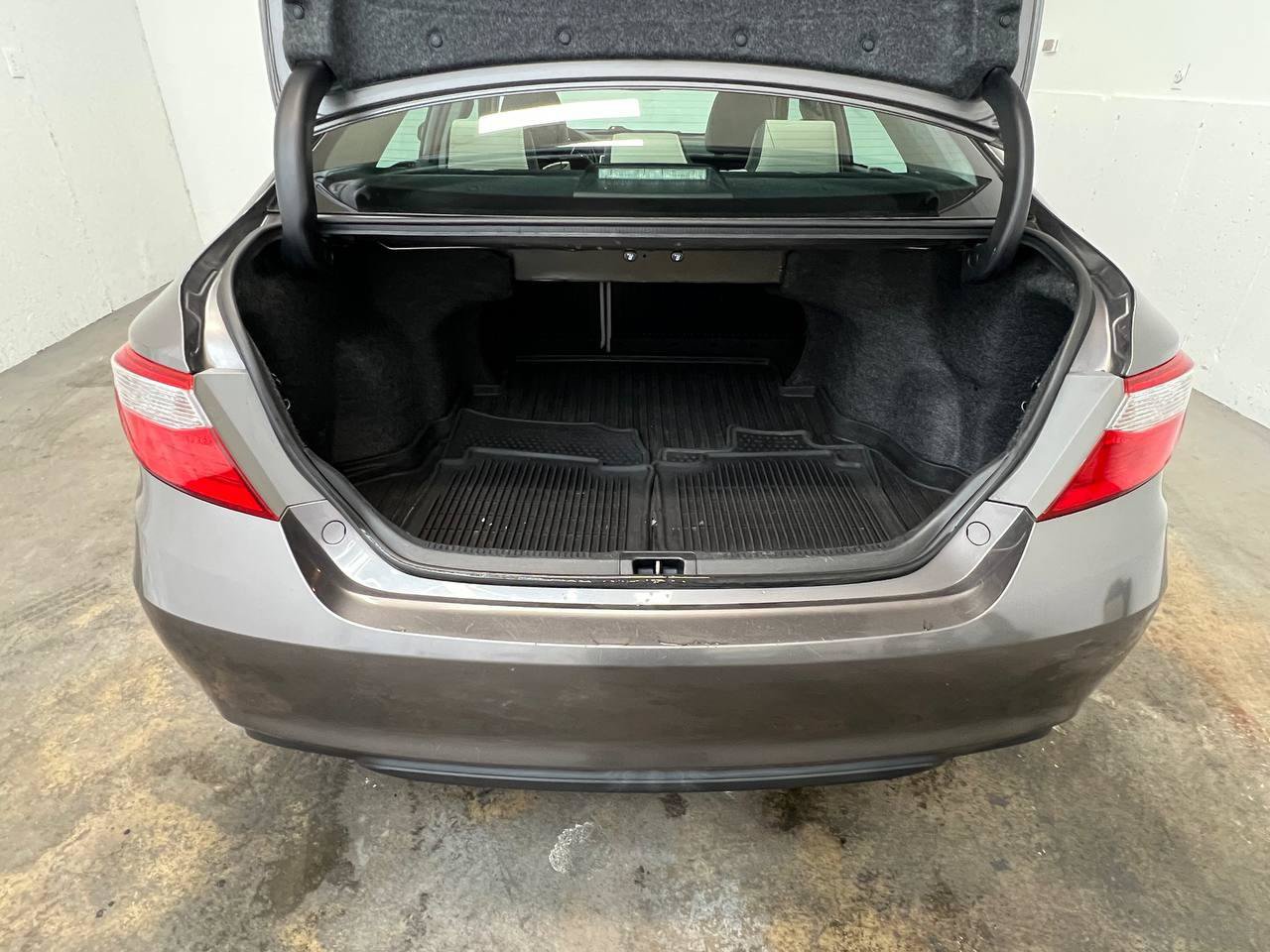Used 2015 Toyota Camry XSE w/ Moonroof Package FWD image 27