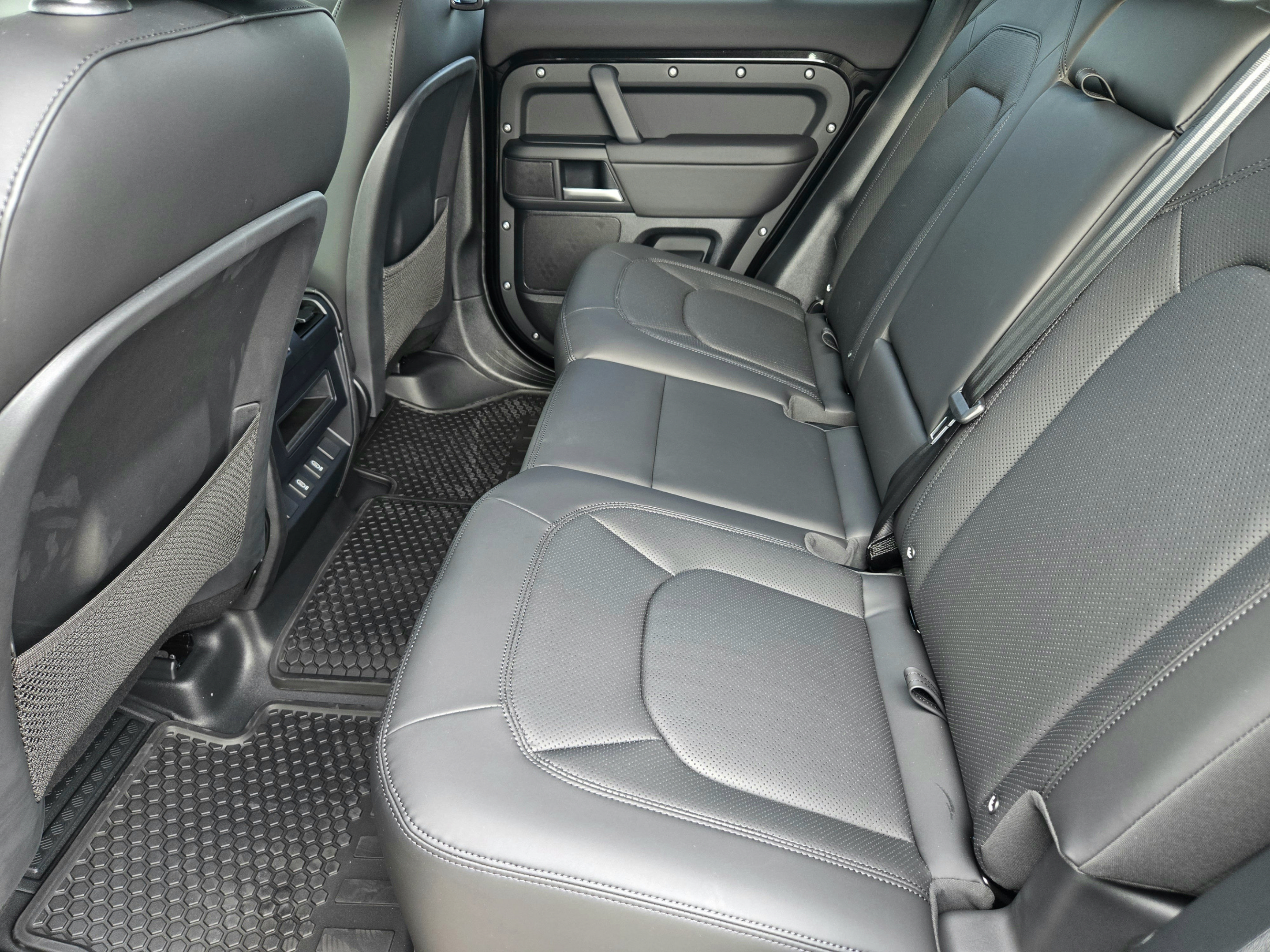 New 2026 Land Rover Defender 110 X-Dynamic SE AWD/4WD image 20
