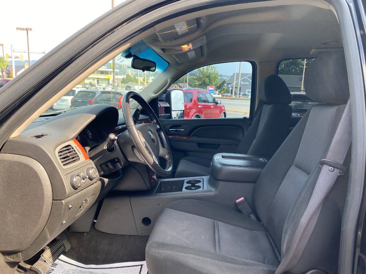 Used 2011 Chevrolet Suburban 2500 LS w/ Skid Plate Package AWD/4WD image 9