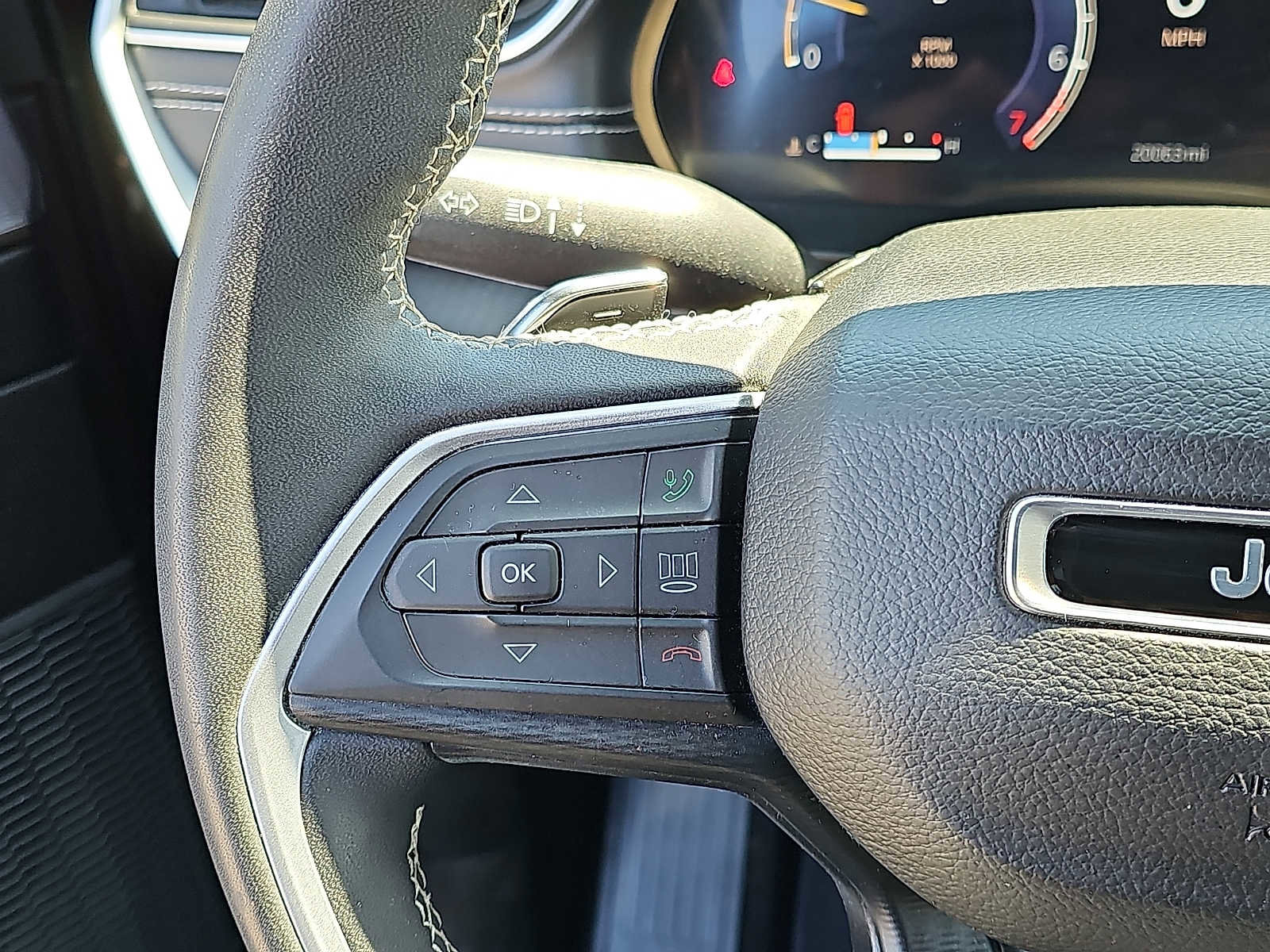 Used 2023 Jeep Grand Cherokee Altitude AWD/4WD image 21