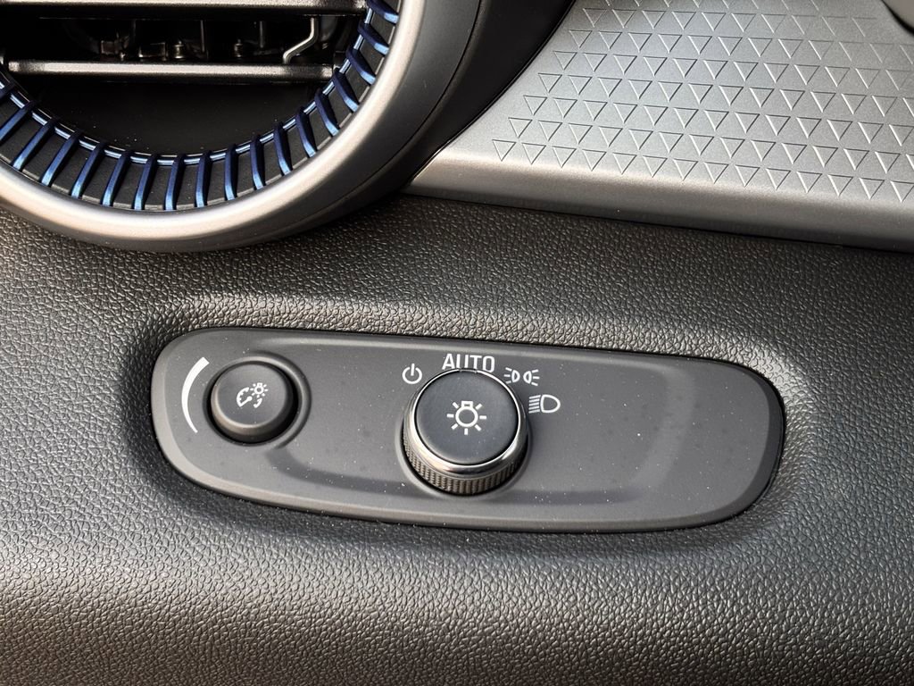 New 2026 Chevrolet Trax LS w/ LS Convenience Package FWD image 17