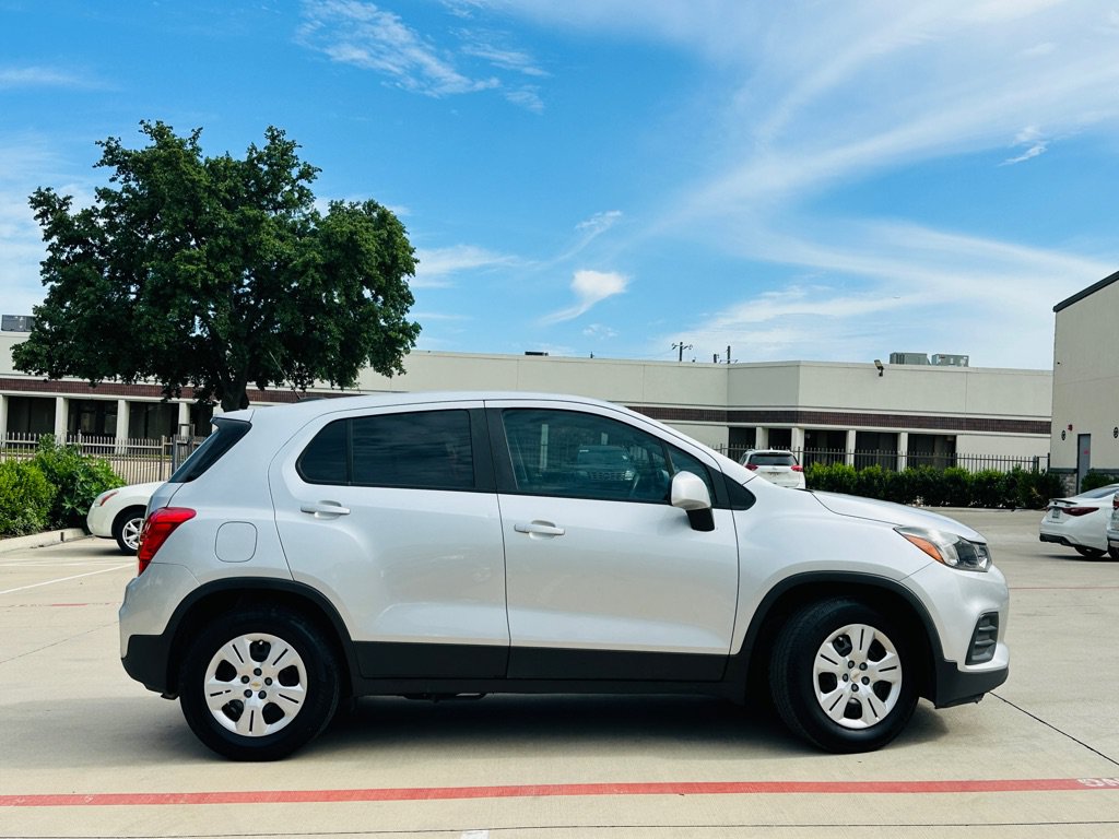 Used 2019 Chevrolet Trax LS w/ Tint and Cruise Package FWD image 8