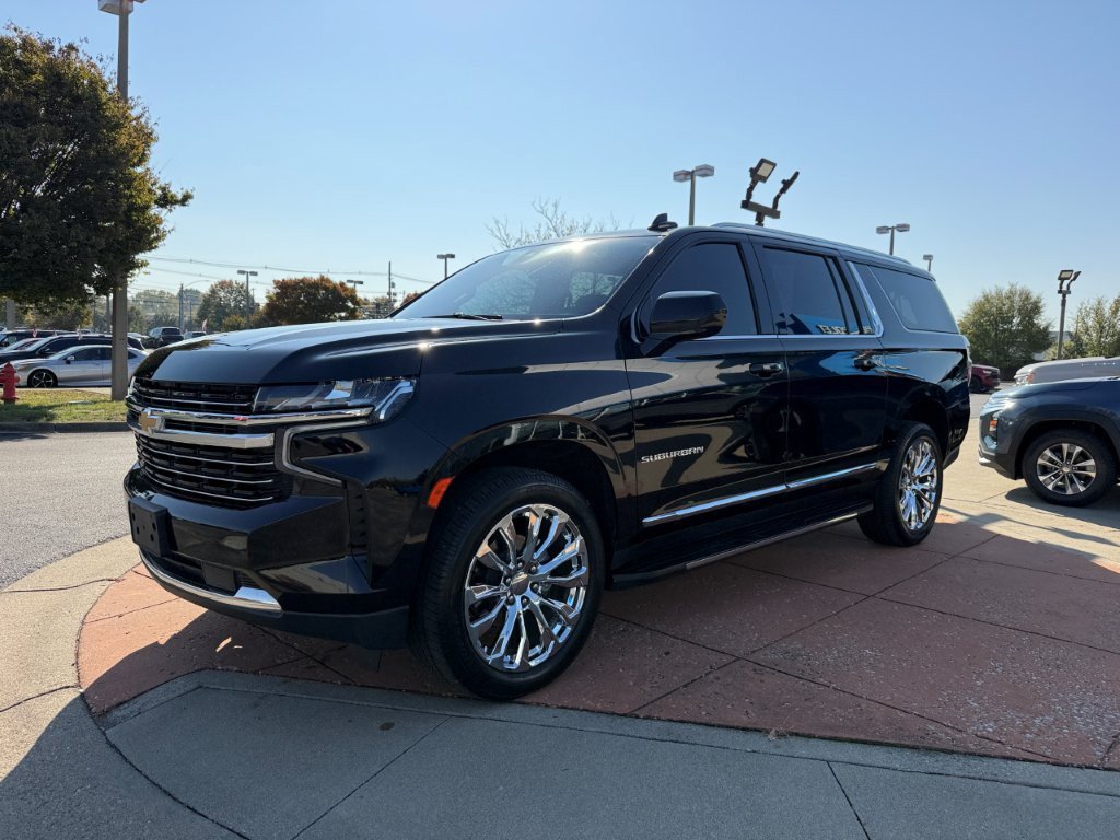 Used 2021 Chevrolet Suburban LT AWD/4WD image 3