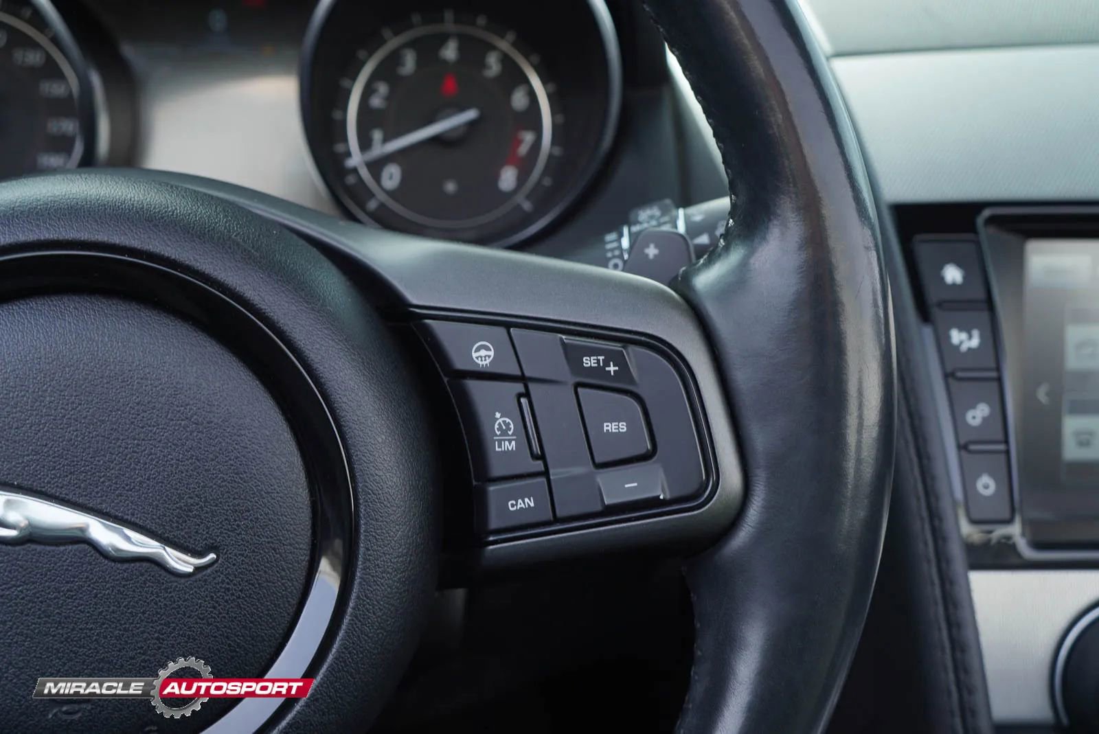 Used 2017 Jaguar F-TYPE Convertible RWD image 34