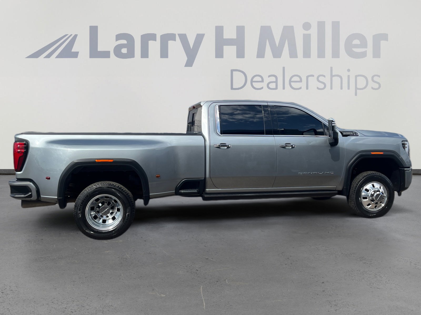 Used 2024 GMC Sierra 3500 Denali Ultimate image 6