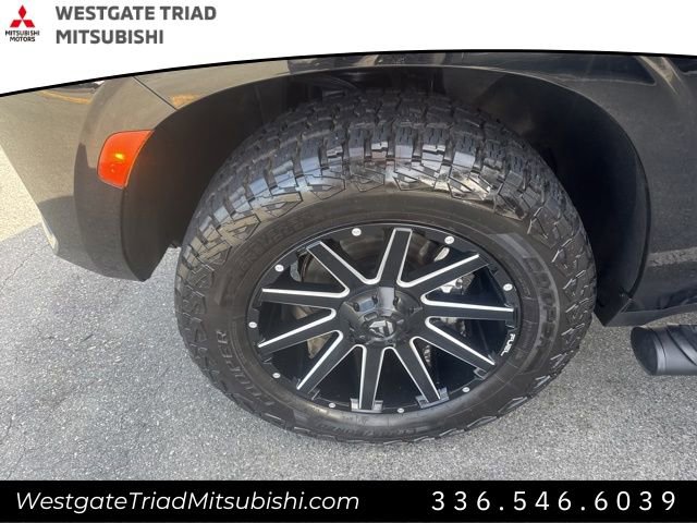 Used 2022 Chevrolet Suburban Z71 w/ Z71 Off-Road Package image 4