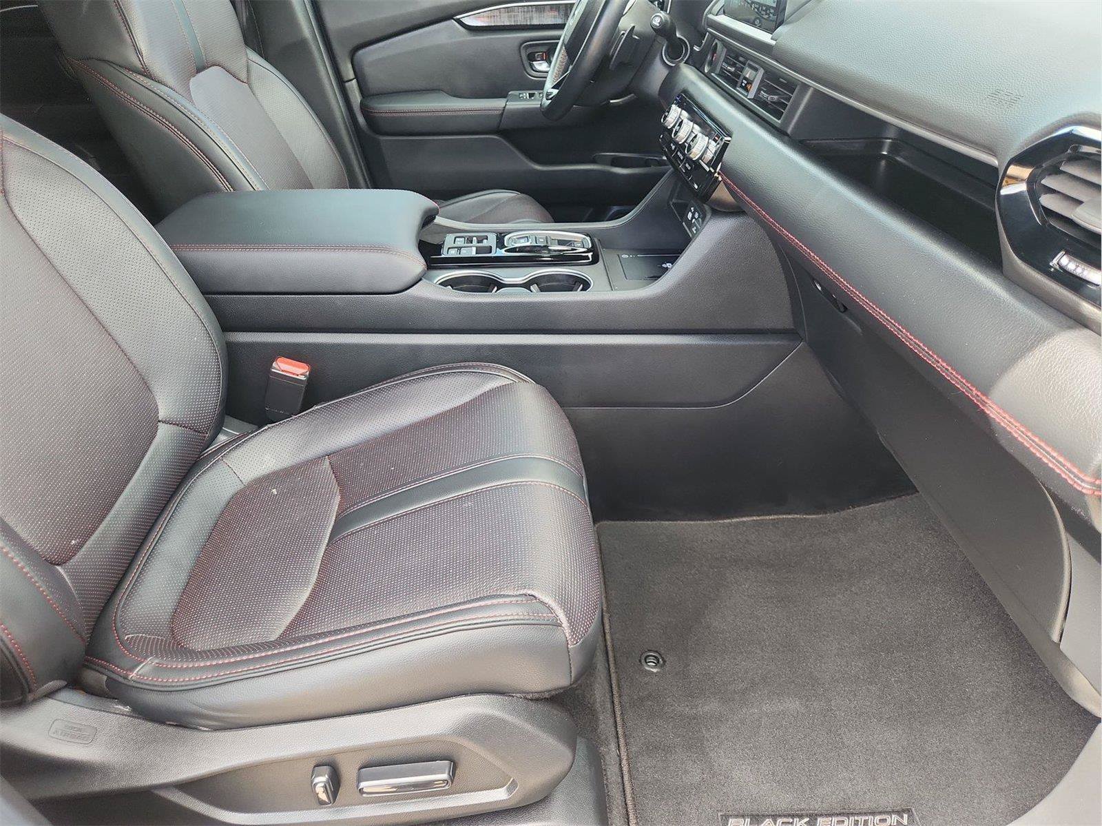 Used 2025 Honda Pilot Black Edition image 28