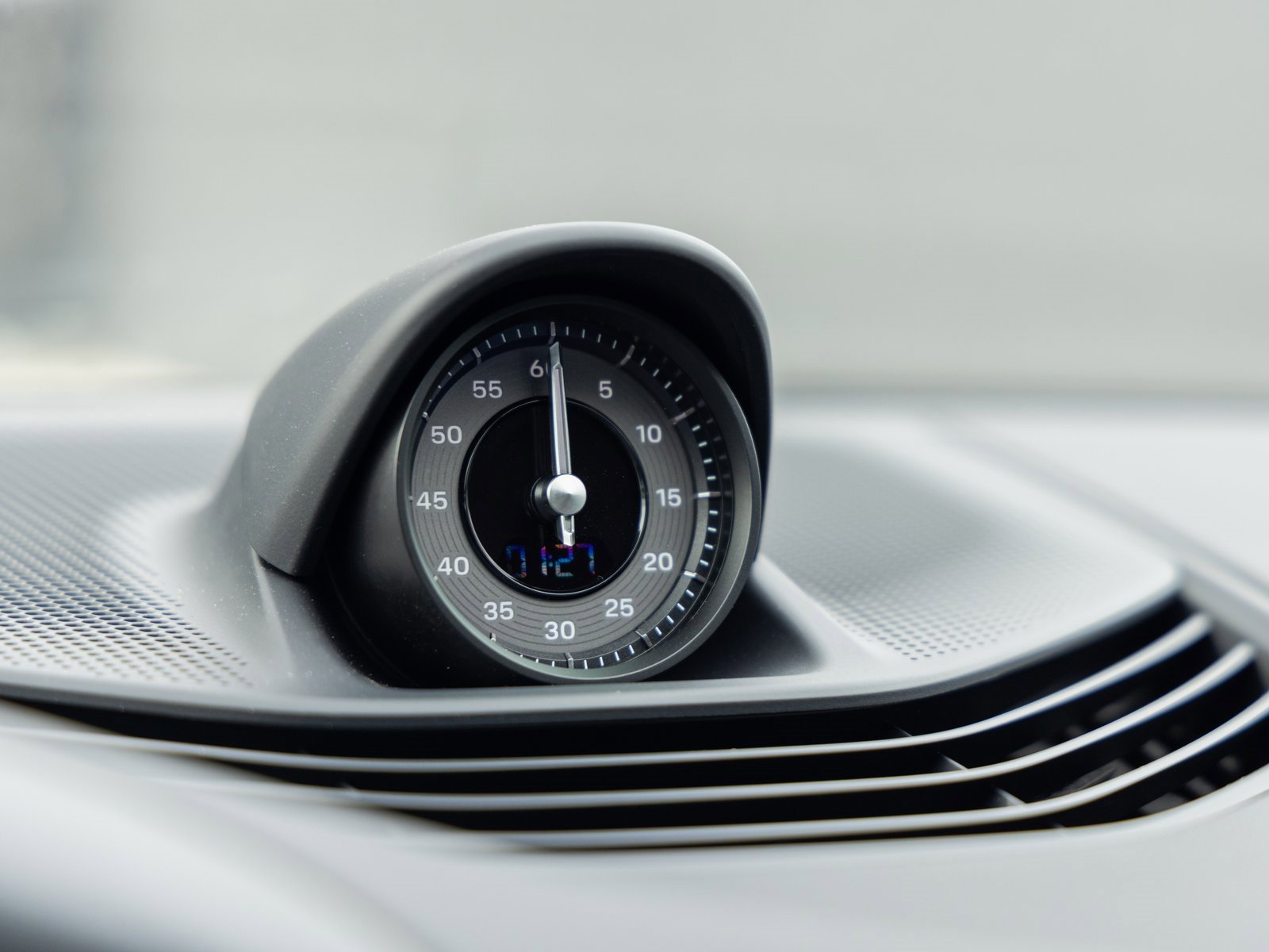 Certified 2025 Porsche Taycan 4 Cross Turismo image 24