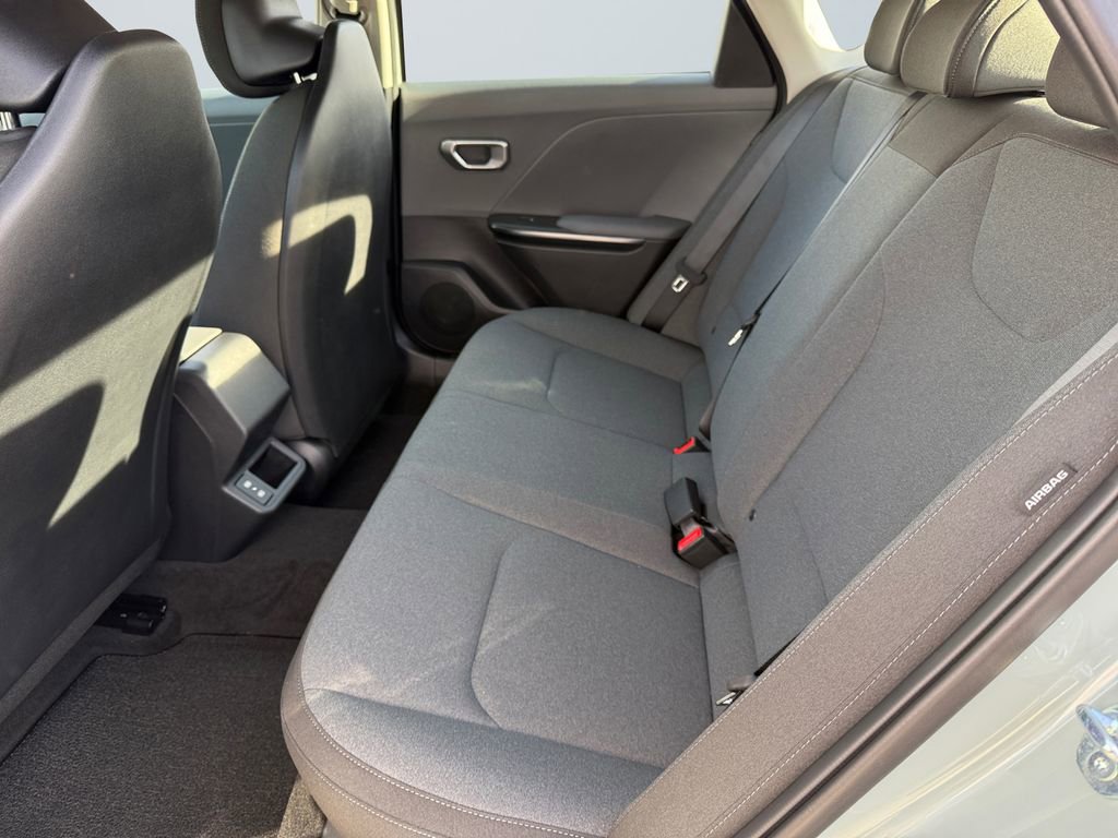 New 2025 Kia K4 LXS image 13