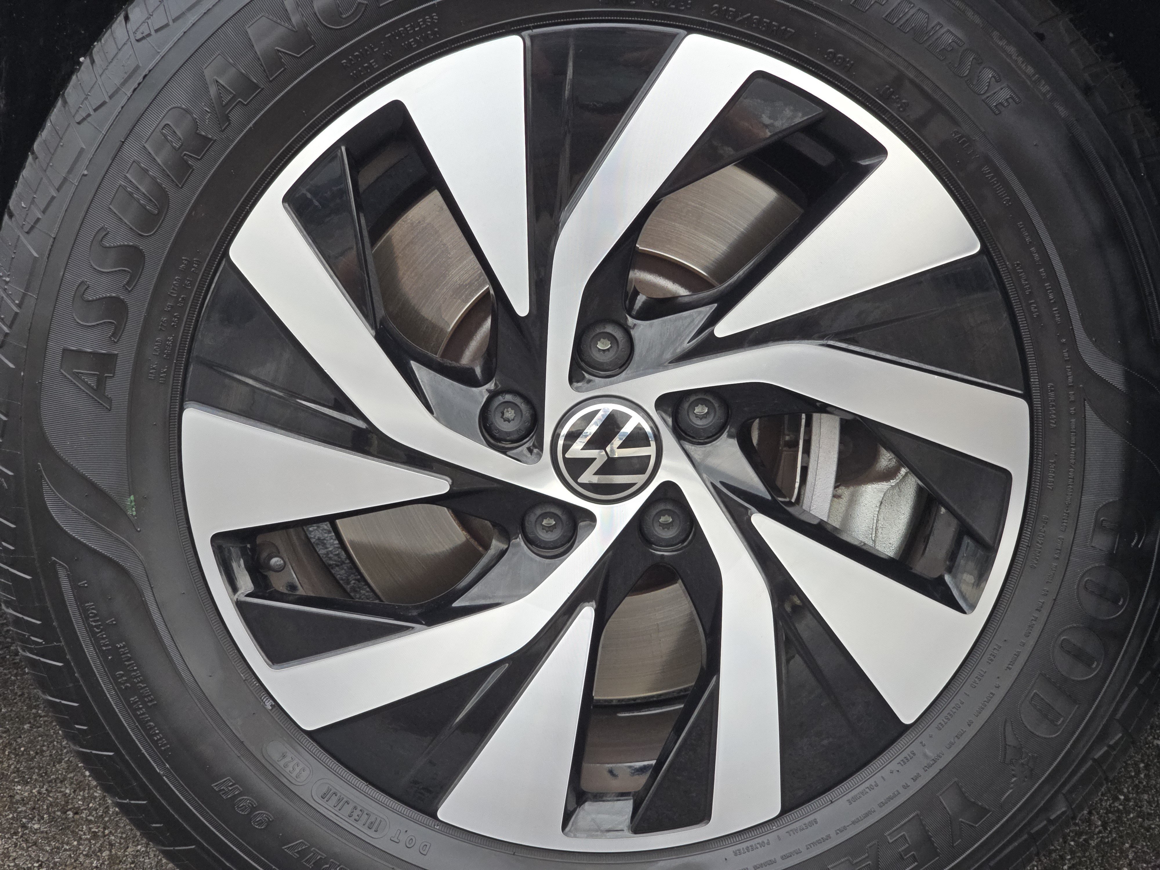 New 2025 Volkswagen Tiguan S AWD/4WD image 14