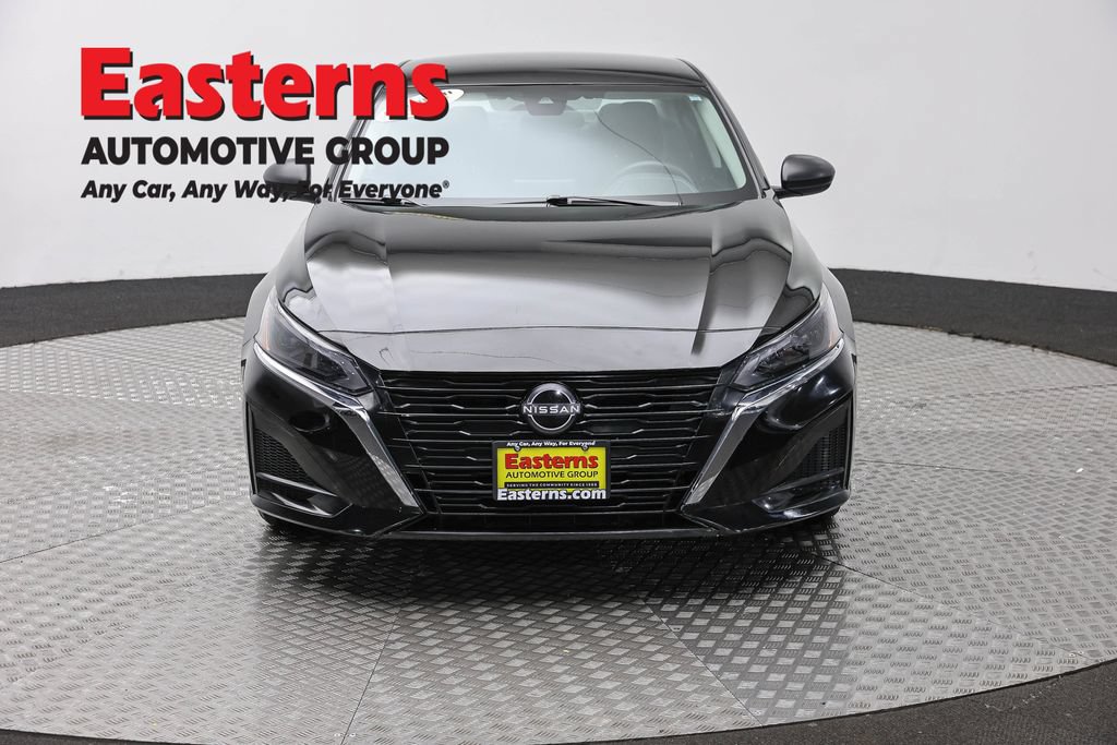 Used 2025 Nissan Altima 2.5 SV FWD image 2
