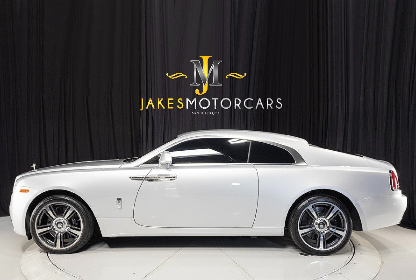 Used 2016 Rolls-Royce Wraith RWD image 2