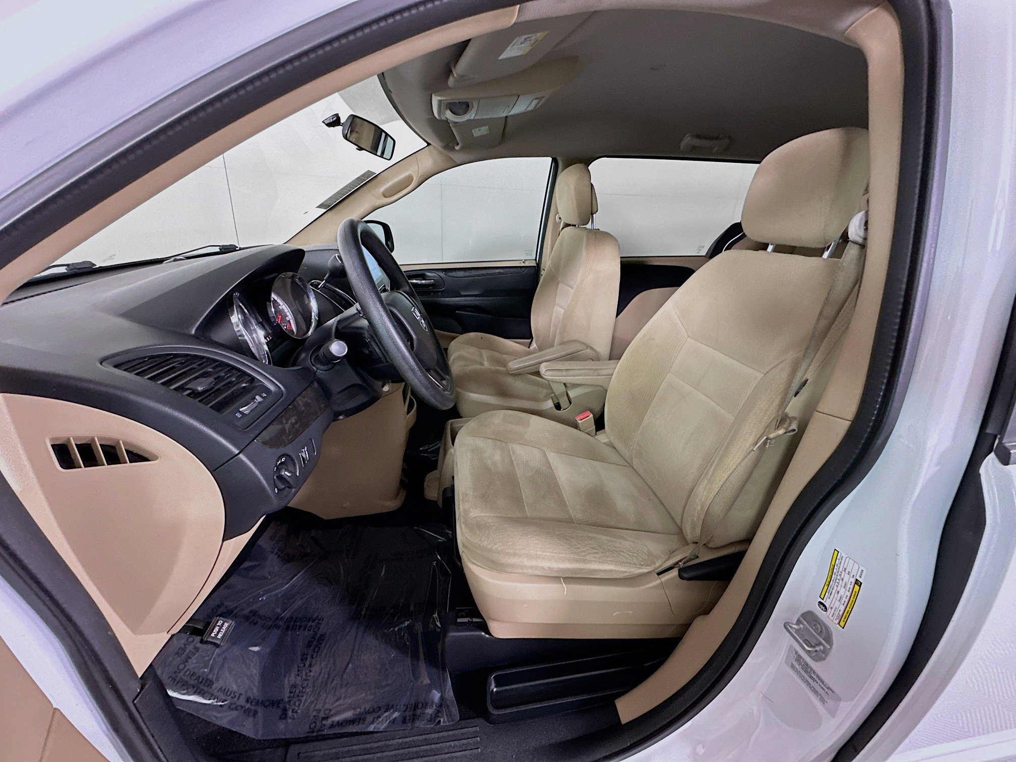 Used 2016 Dodge Grand Caravan SE w/ Quick Order Package 29E SE image 12