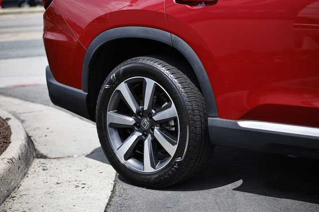 Certified 2025 Honda Pilot Touring image 11