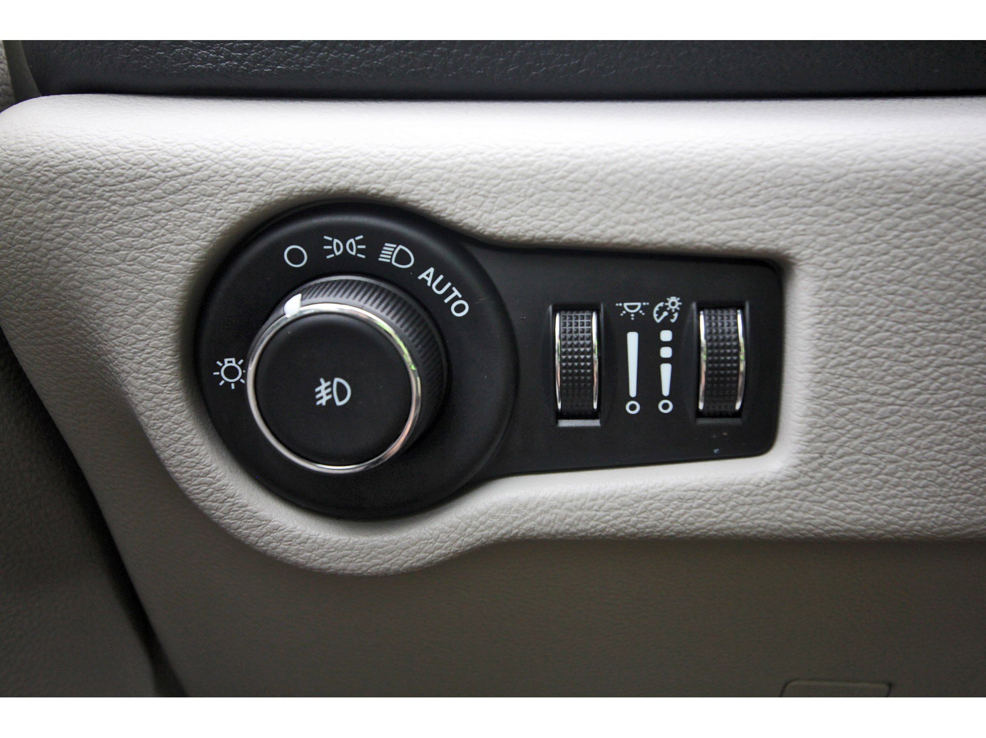 Used 2022 Chrysler Pacifica Touring-L w/ Uconnect Theater Family Group FWD image 23