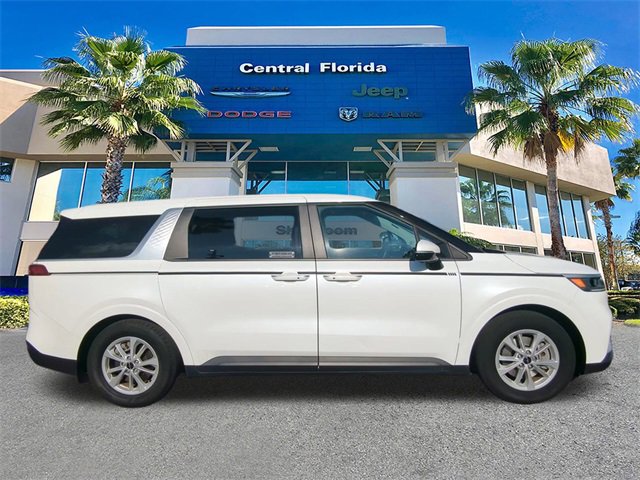 Used 2024 Kia Carnival LX image 4