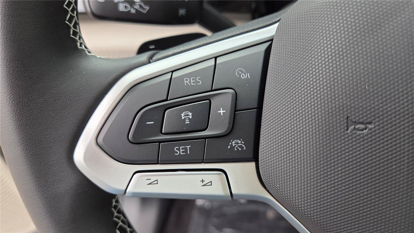 New 2026 Volkswagen Atlas SE FWD image 17