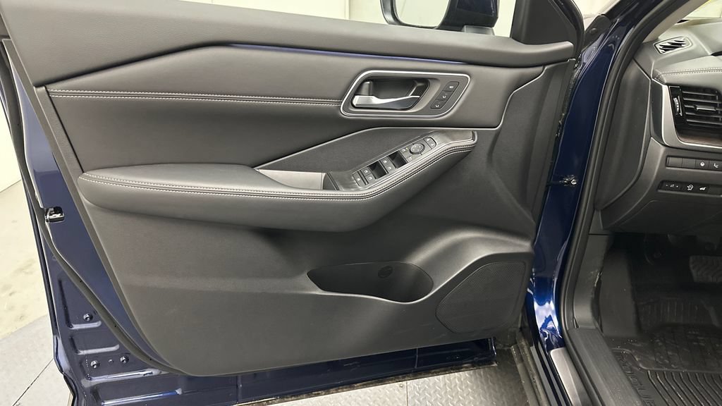 New 2026 Nissan Rogue Platinum w/ Platinum Premium Package AWD/4WD image 15