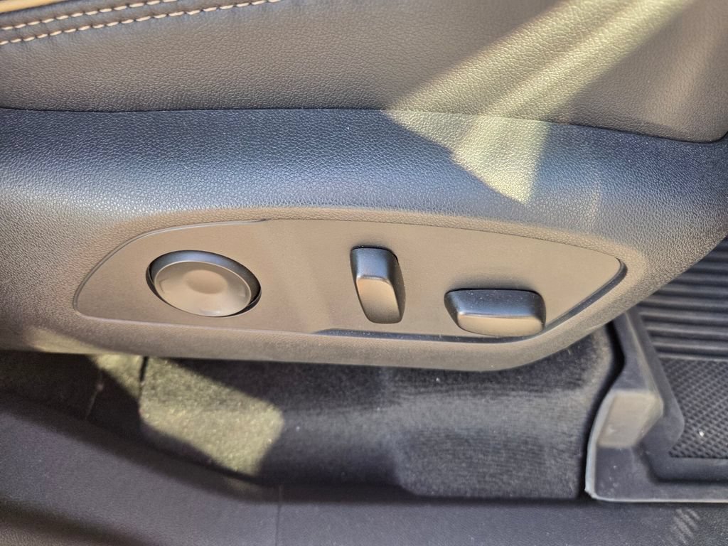 Used 2026 Chevrolet Traverse High Country w/ LPO, Floor Liner Package FWD image 19