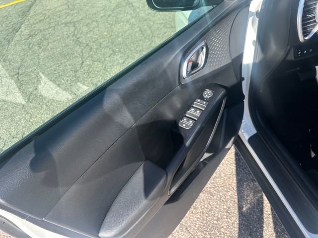 Used 2023 Kia Soul LX w/ LX Technology Package image 19