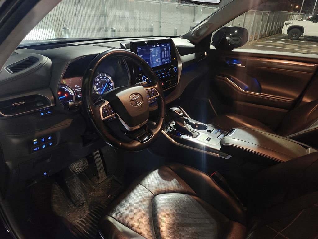 Used 2022 Toyota Highlander Platinum image 8