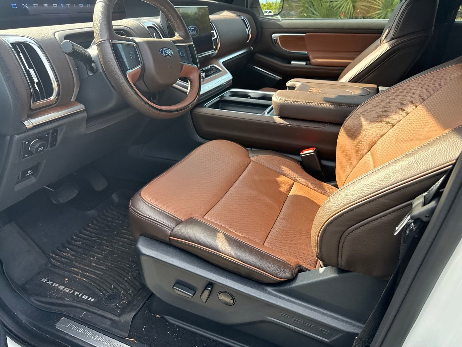 Used 2025 Ford Expedition King Ranch AWD/4WD image 12
