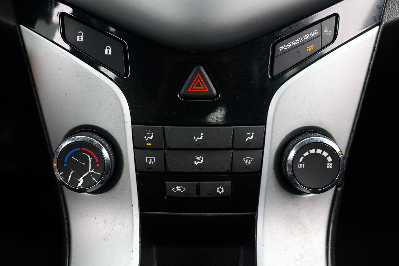 Used 2013 Chevrolet Cruze LT FWD image 30