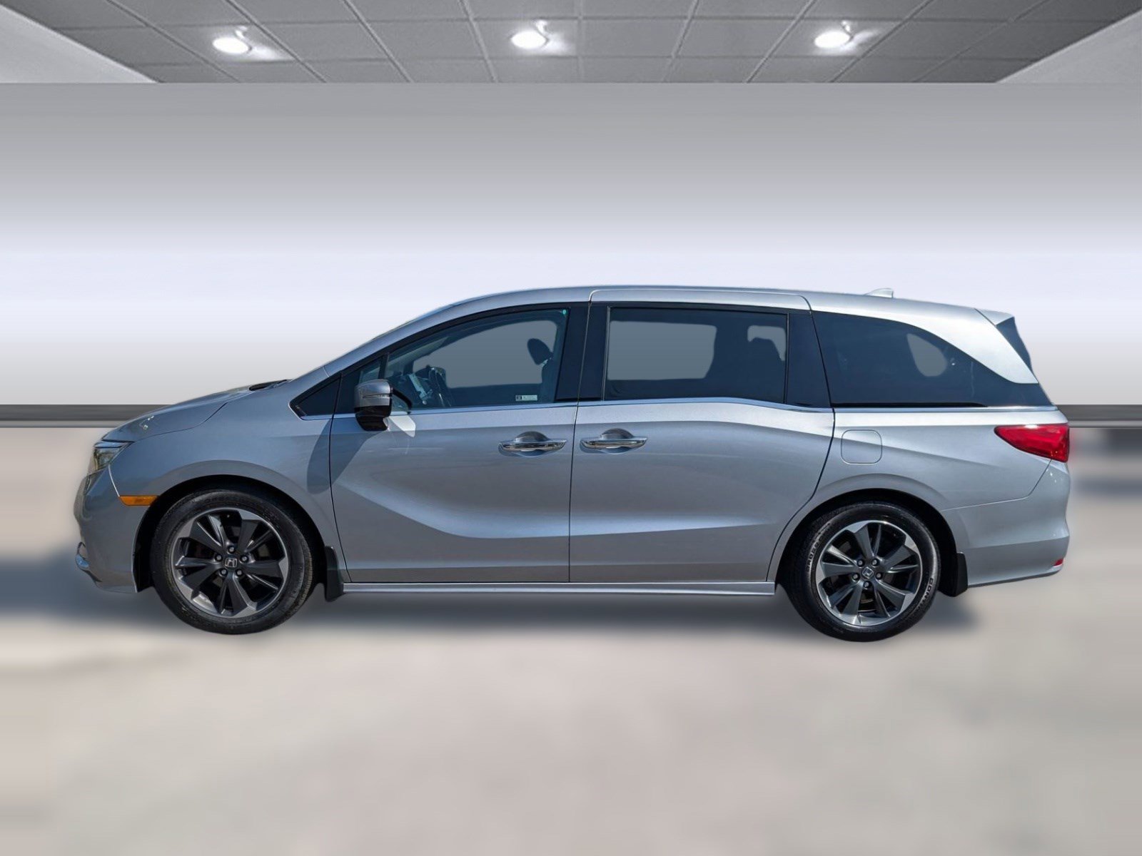 Used 2023 Honda Odyssey Elite image 2