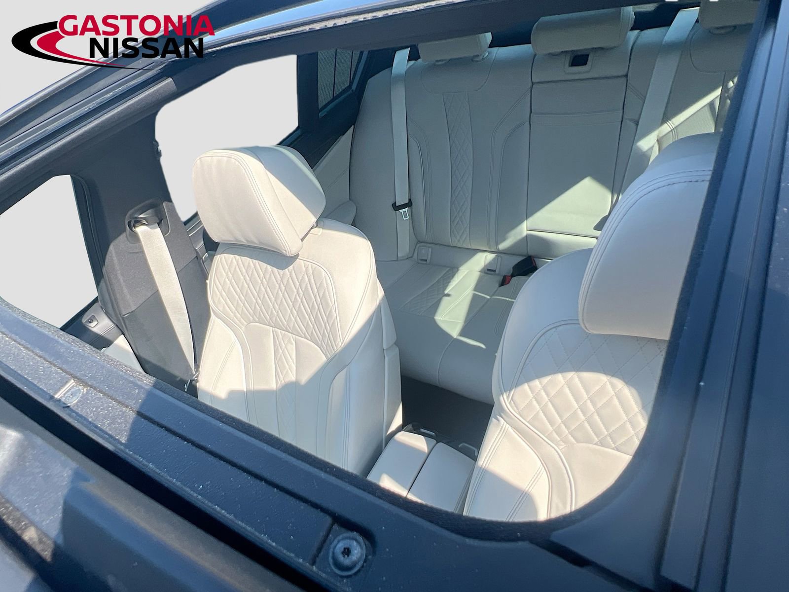 Used 2023 BMW M550i xDrive w/ Dynamic Handling Package AWD/4WD image 30