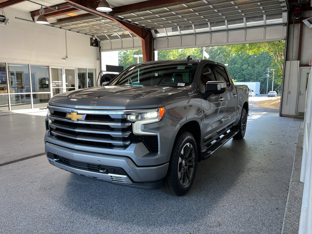 Used 2024 Chevrolet Silverado 1500 High Country w/ Technology Package AWD/4WD image 4