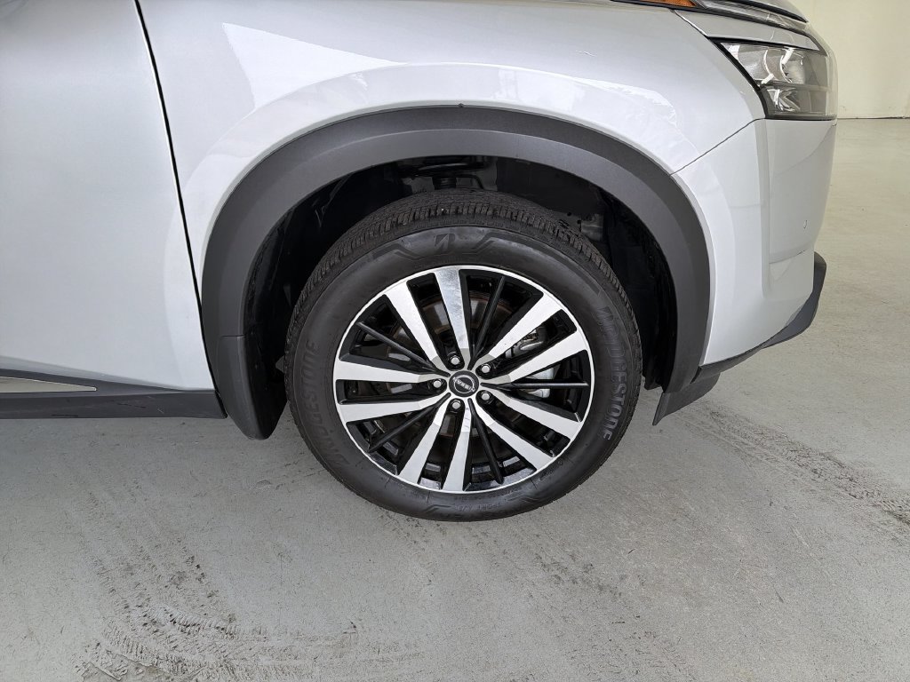 Certified 2025 Nissan Pathfinder Platinum w/ Cargo Package FWD image 15