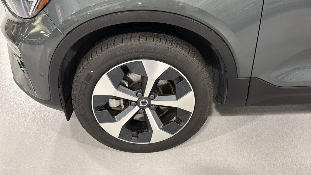 Certified 2026 Volvo XC40 B5 Plus AWD/4WD image 8