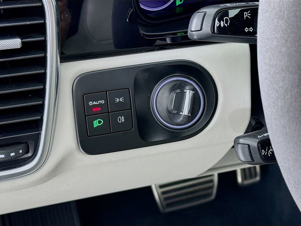 Certified 2022 Porsche Cayenne Turbo image 16