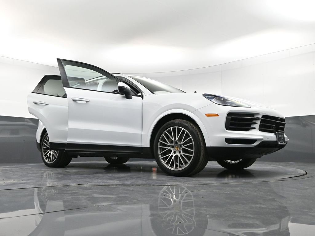 Certified 2023 Porsche Cayenne S Platinum image 38