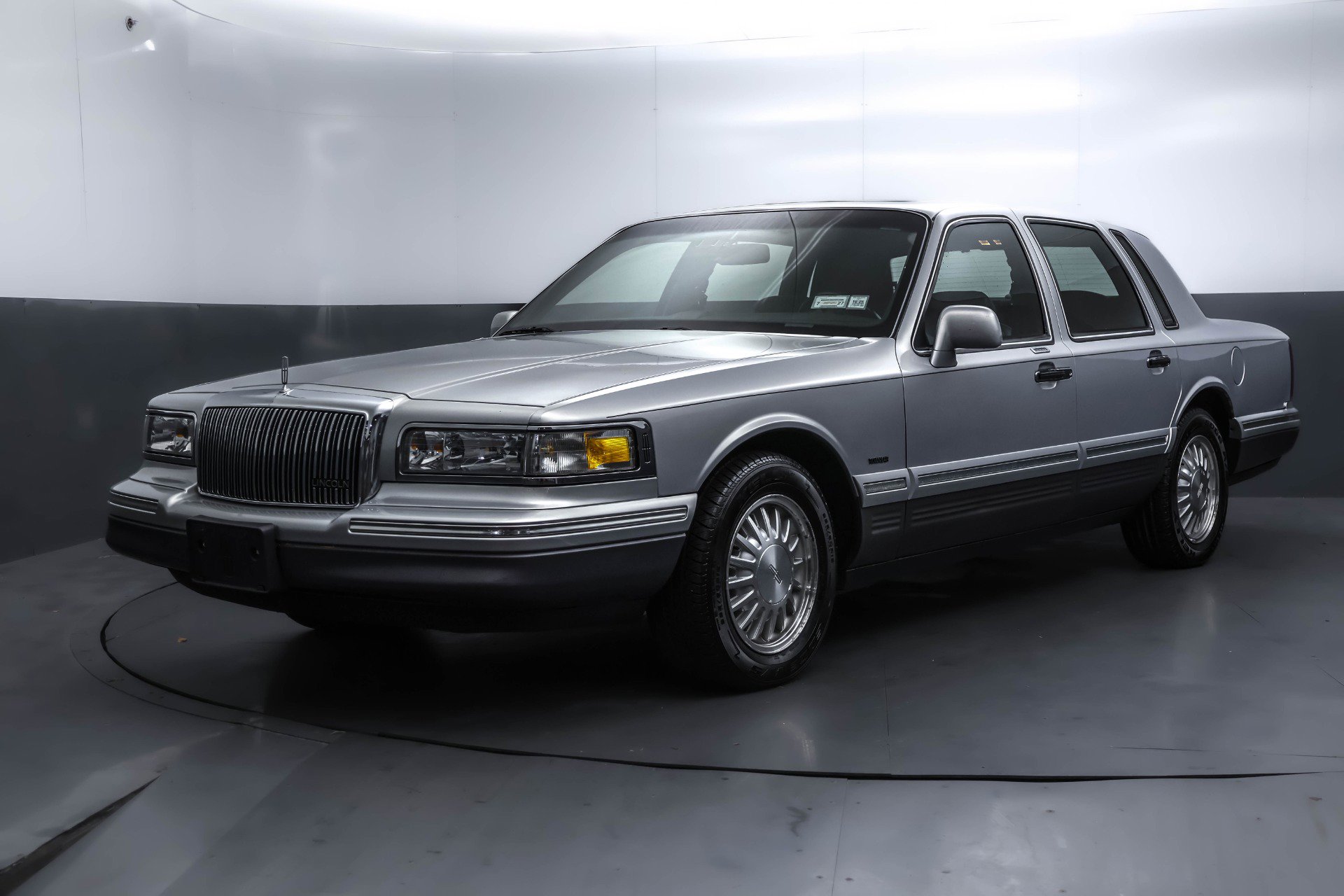 Used 1995 Lincoln Town Car Signature