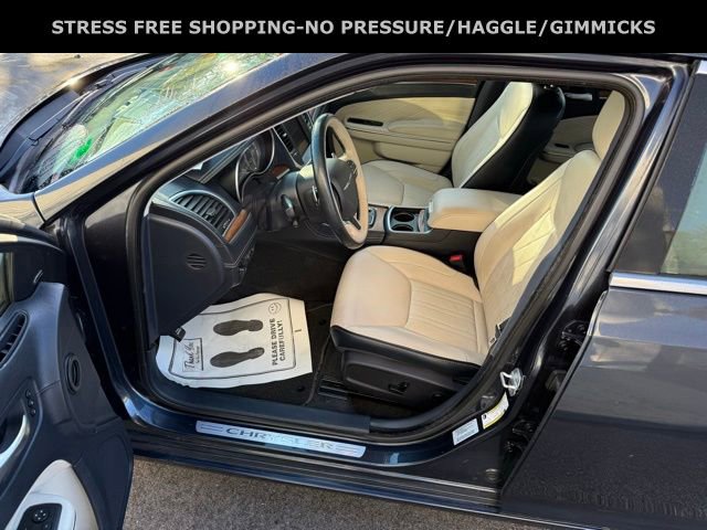 Used 2016 Chrysler 300 C Platinum w/ Safetytec Plus Group image 17