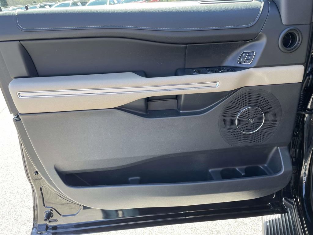 Used 2024 Ford Expedition Limited AWD/4WD image 17