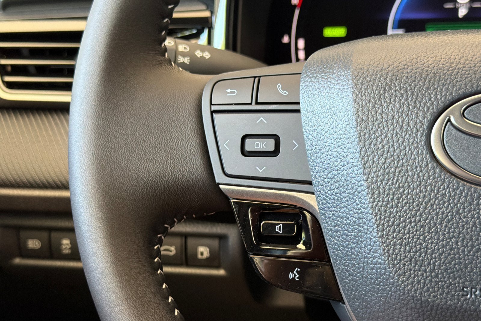 New 2026 Toyota Camry SE w/ Multimedia Upgrade Package FWD image 25