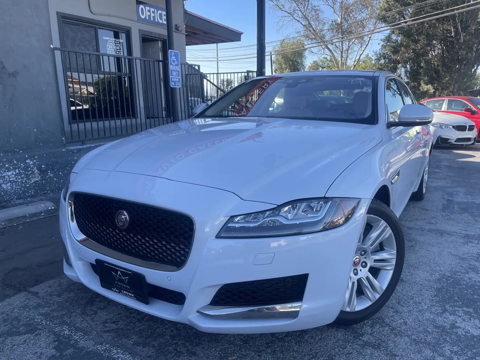Used 2016 Jaguar XF Premium RWD image 1