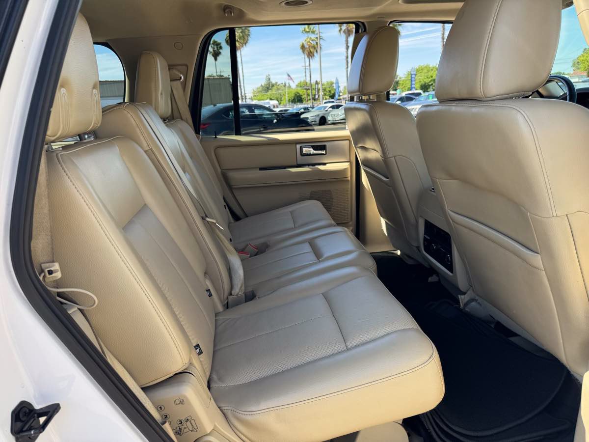 Used 2016 Ford Expedition Limited w/ Equipment Group 301A AWD/4WD image 17