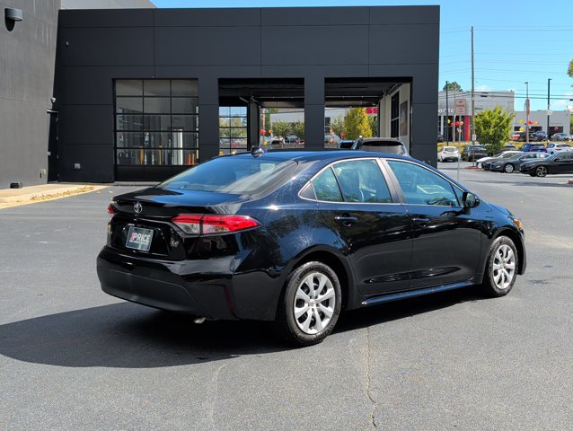 Used 2024 Toyota Corolla LE FWD image 5