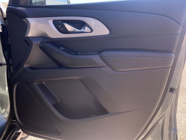 Used 2023 Chevrolet Traverse LT image 40