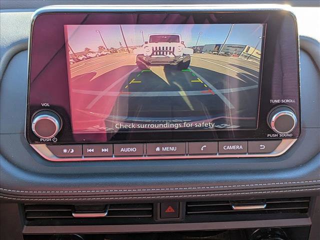 Used 2023 Nissan Rogue SV image 13