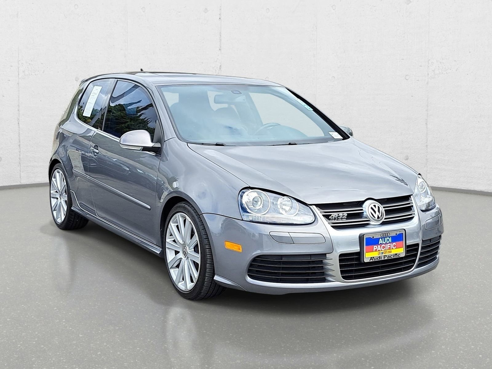 Used 2008 Volkswagen R32 AWD/4WD image 3