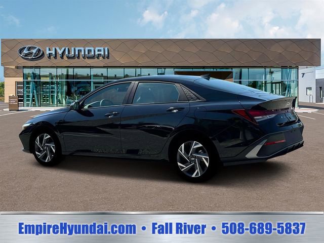 Used 2025 Hyundai Elantra Sport FWD image 4