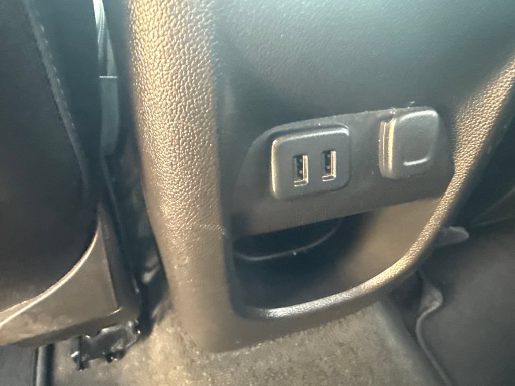 Used 2016 Chevrolet Colorado LT w/ Luxury Package, Chrome RWD image 16