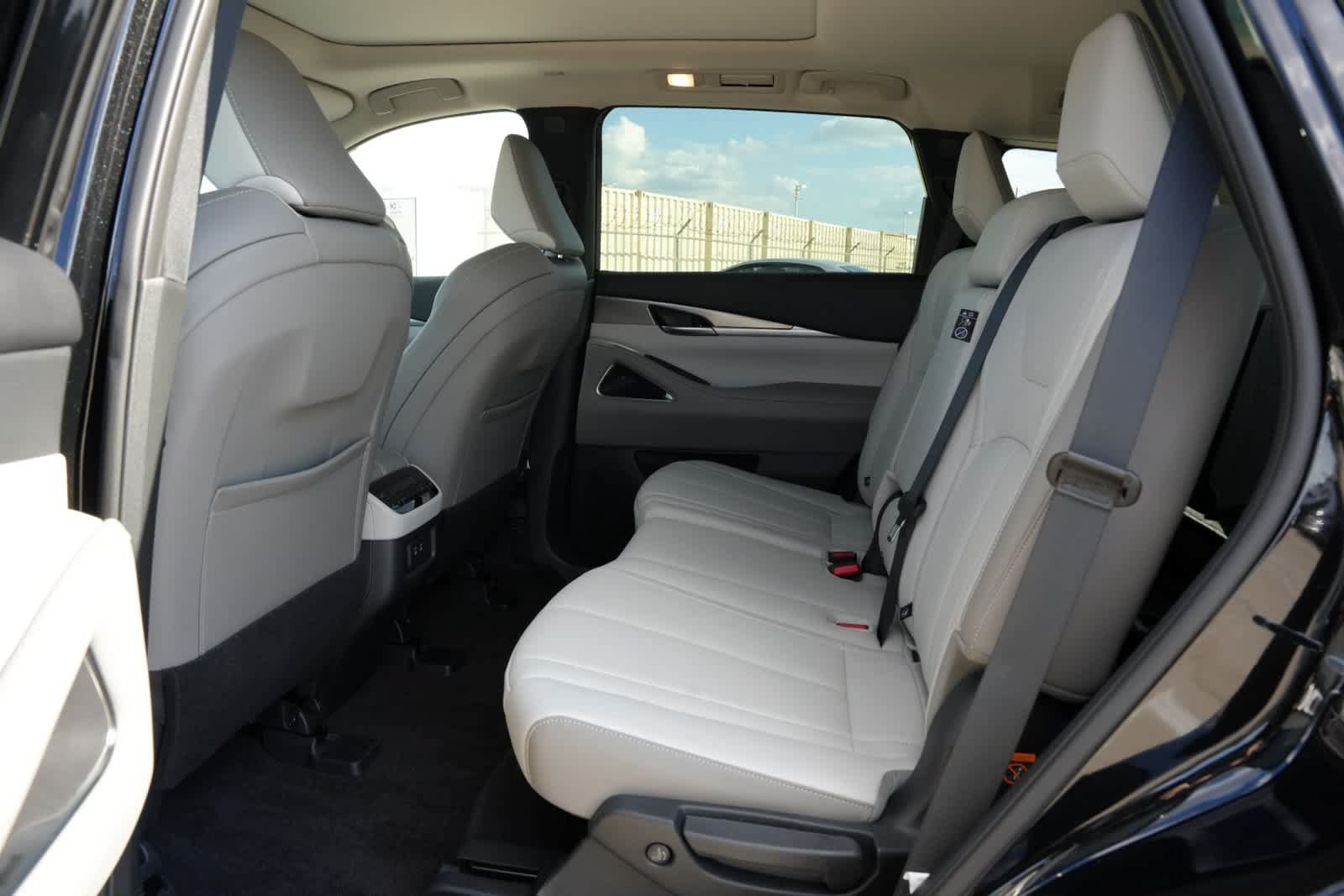 Certified 2027 INFINITI QX60 Luxe w/ Cargo Package FWD image 19